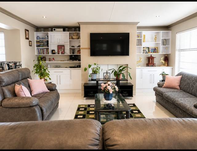 3 BEDROOM HOUSE FOR SALE IN REEBOK